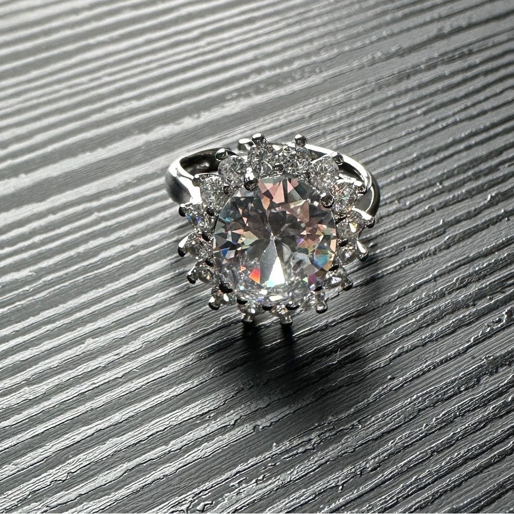 NWB Adjustable White Gold Plated CZ Halo Ring - Elegant Statement Piece - Picture 9 of 14